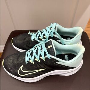 Nike Women's Black and Light Blue Athletic Shoes